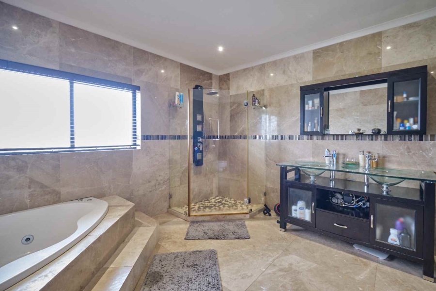 4 Bedroom Property for Sale in Flamingo Vlei Western Cape